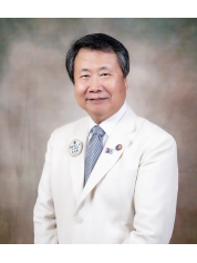 左天喬(中央)