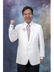 許孝仁(中央)
